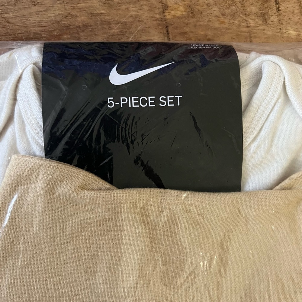 Baby Boys Nike 5-Piece Set. Spring baby outfit - Picture 14 of 15